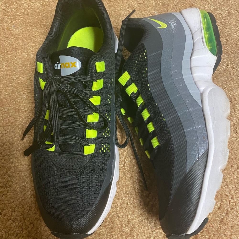 Nike sneakers. Women’s US 8